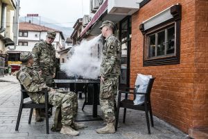 kosovo balkans stefano majno prizren soldiers usa smoking.jpg